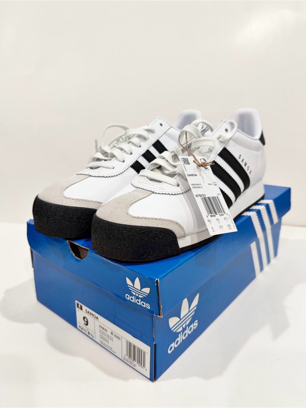 adidas Samoa Men's White Black Gray Casual Sneakers. Brand New in Box. Size 9